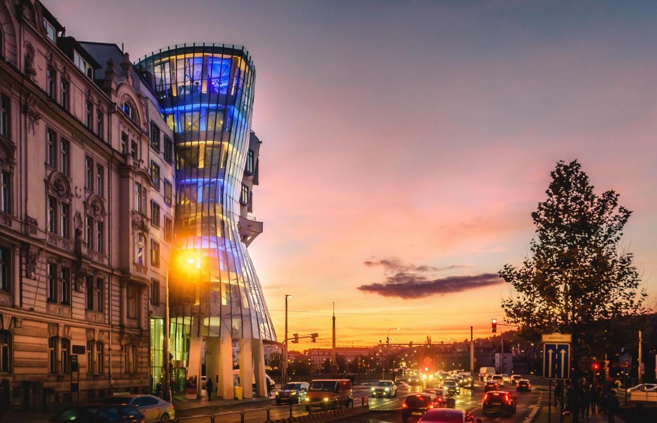 Dancing House - Tančící dům hotel Praga Exterior foto