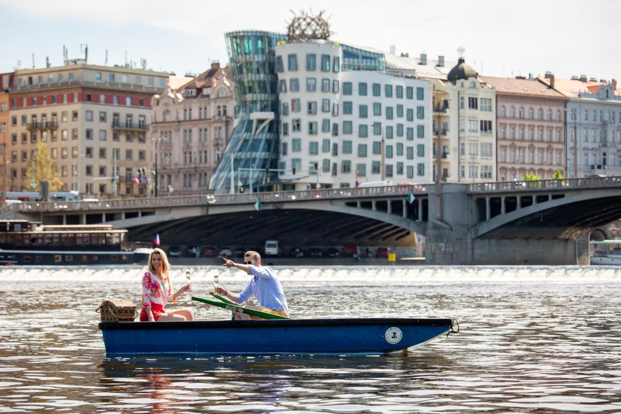 Dancing House - Tančící dům hotel Praga Exterior foto